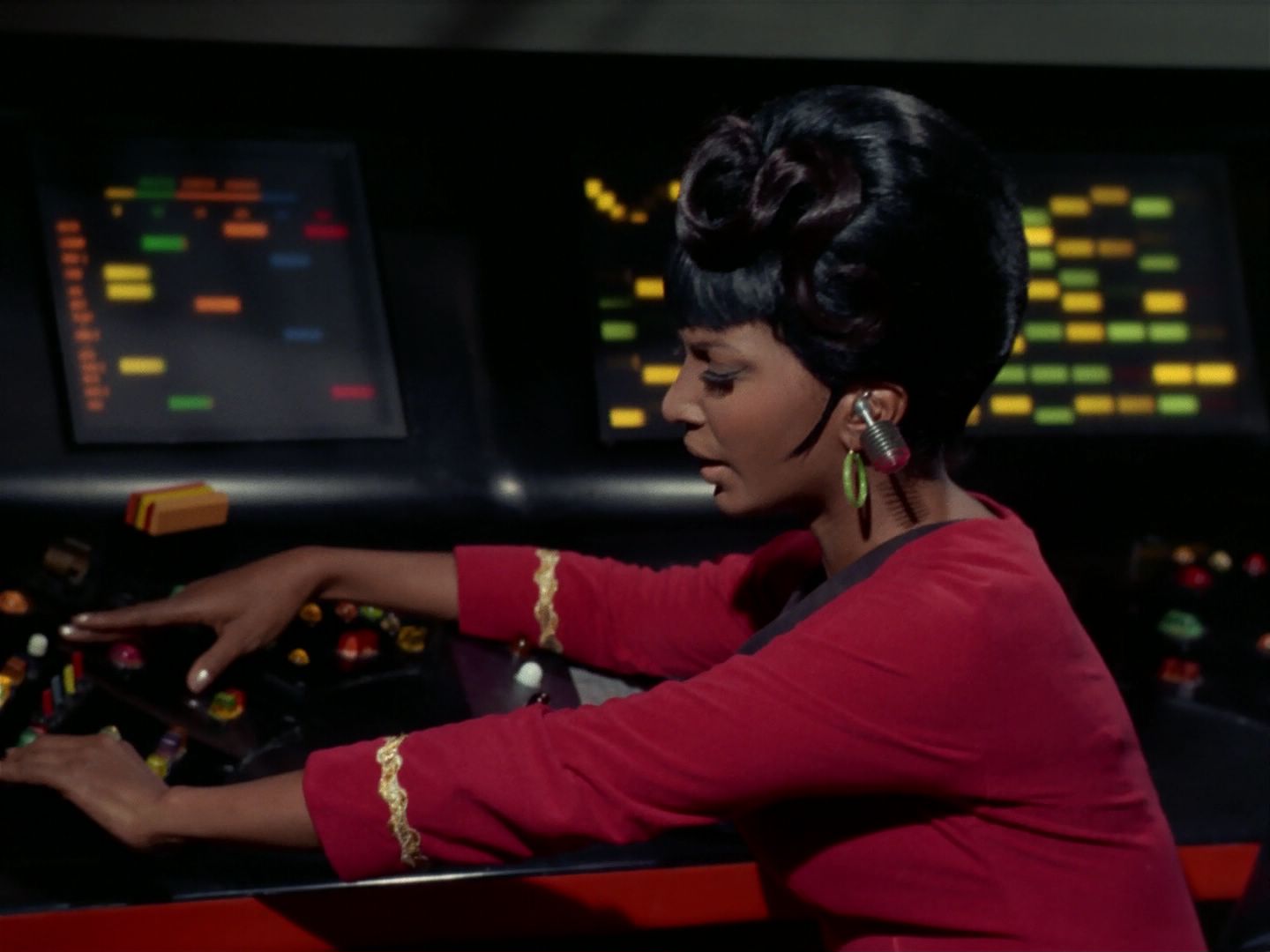ariane179254_StarTrek_2x25_BreadAndCircuses_0149.jpg