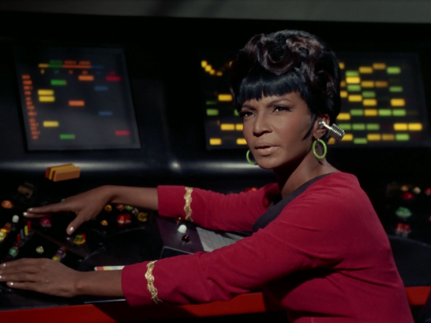 ariane179254_StarTrek_2x25_BreadAndCircuses_0150.jpg