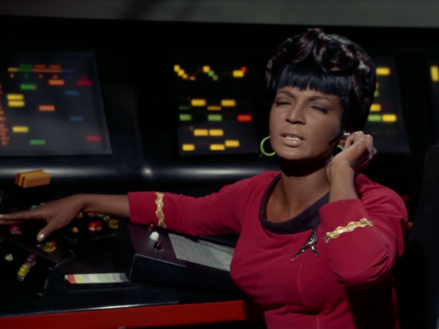 ariane179254_StarTrek_2x25_BreadAndCircuses_0154.jpg