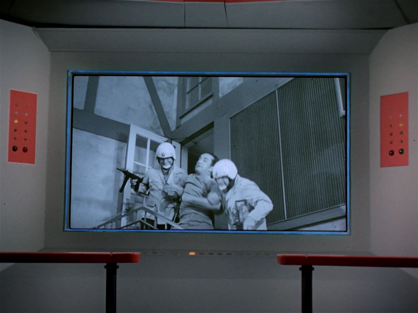 ariane179254_StarTrek_2x25_BreadAndCircuses_0172.jpg