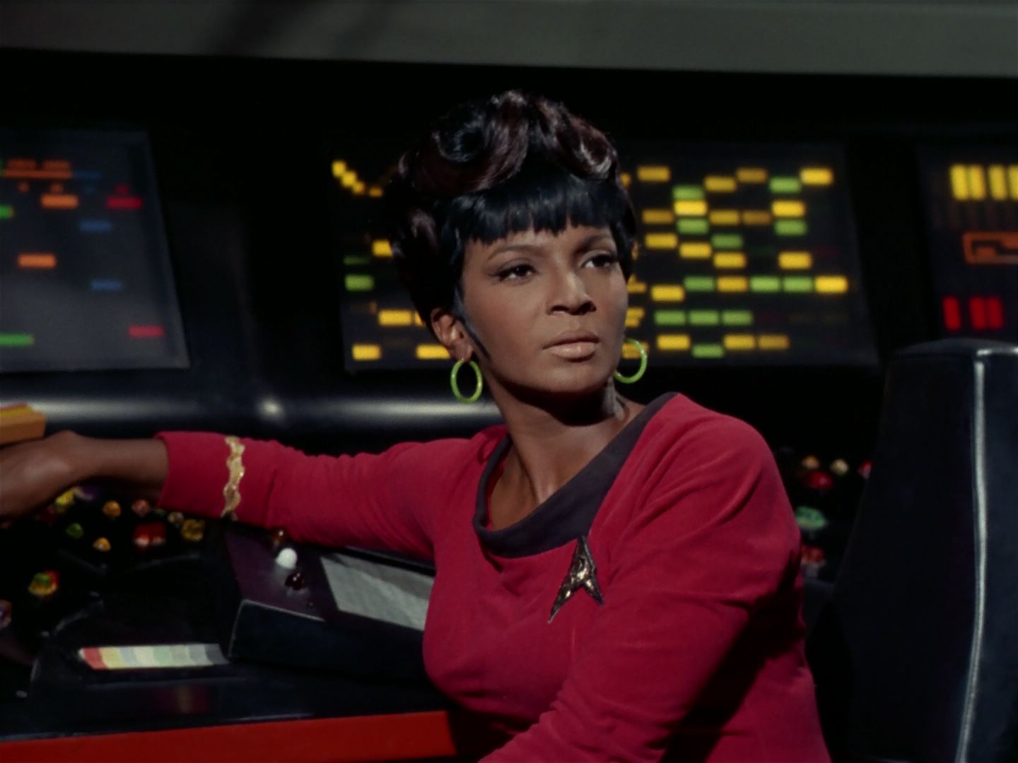 ariane179254_StarTrek_2x25_BreadAndCircuses_0202.jpg