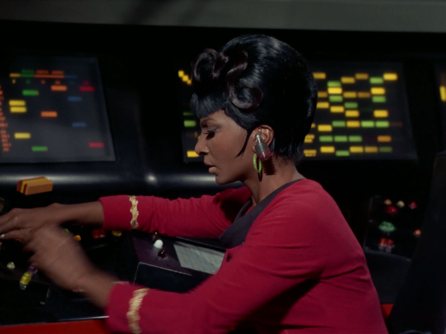 ariane179254_StarTrek_2x25_BreadAndCircuses_0218.jpg