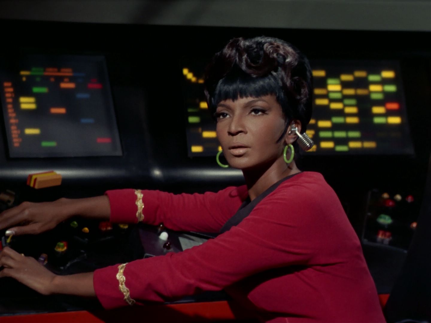 ariane179254_StarTrek_2x25_BreadAndCircuses_0219.jpg