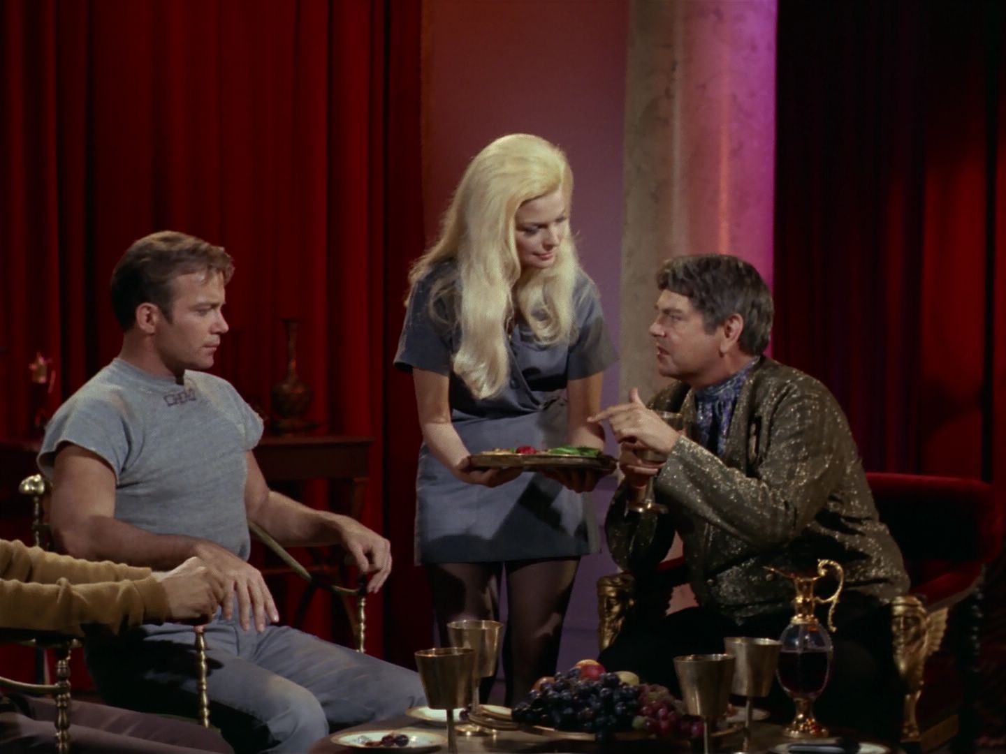 ariane179254_StarTrek_2x25_BreadAndCircuses_1526.jpg