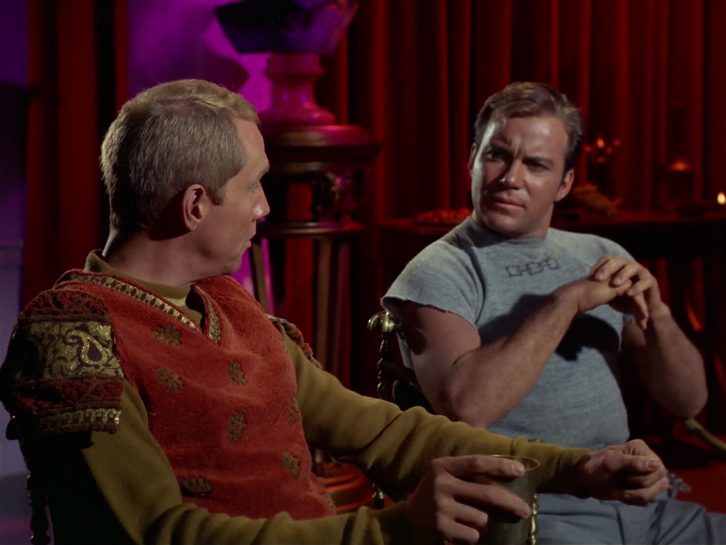ariane179254_StarTrek_2x25_BreadAndCircuses_1662.jpg