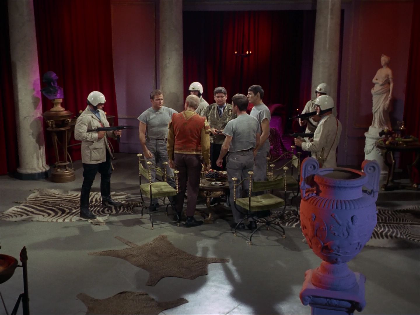 ariane179254_StarTrek_2x25_BreadAndCircuses_1883.jpg