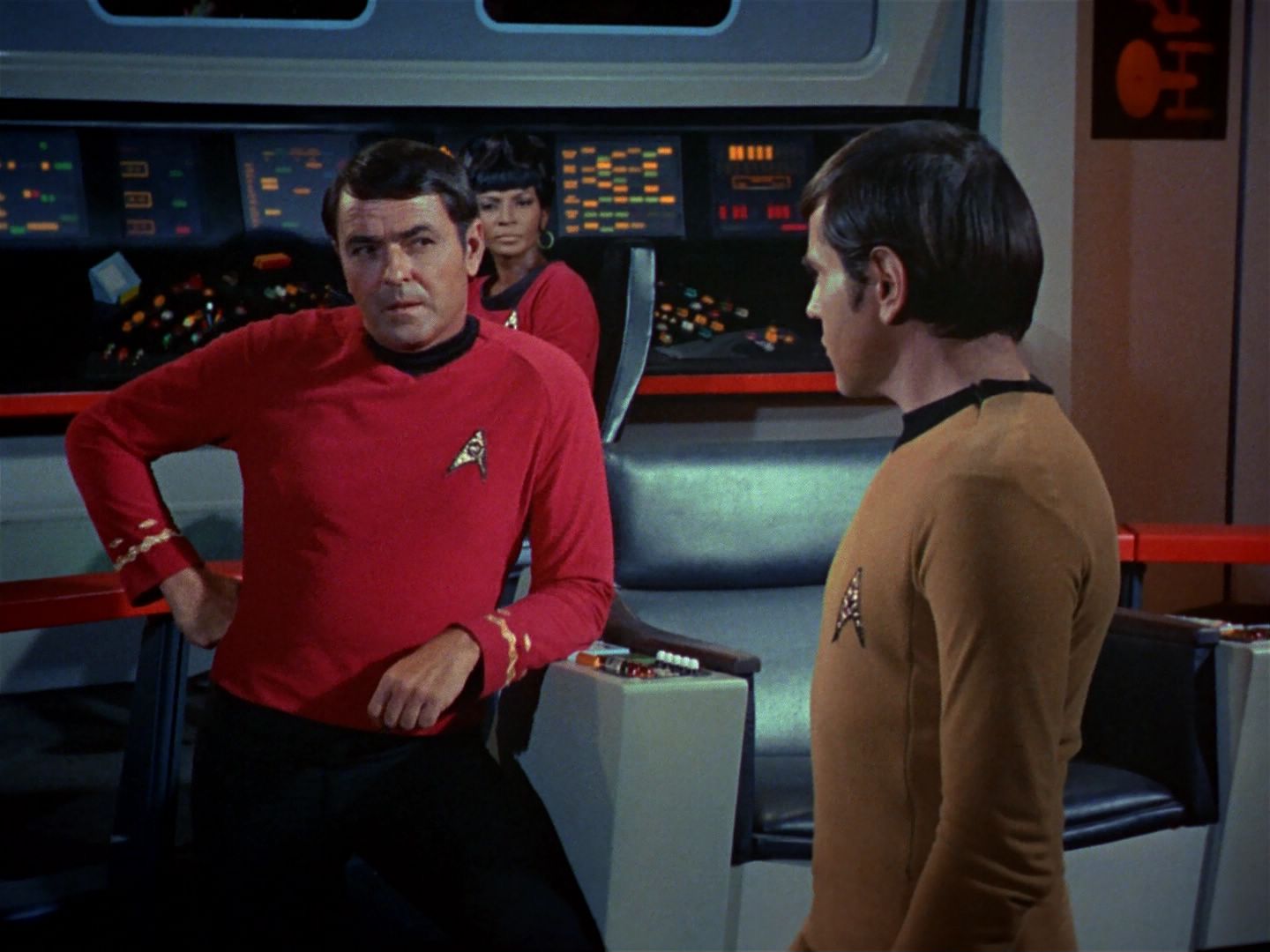 ariane179254_StarTrek_2x25_BreadAndCircuses_1930.jpg