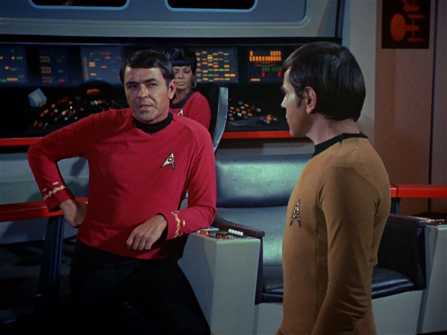 ariane179254_StarTrek_2x25_BreadAndCircuses_1933.jpg