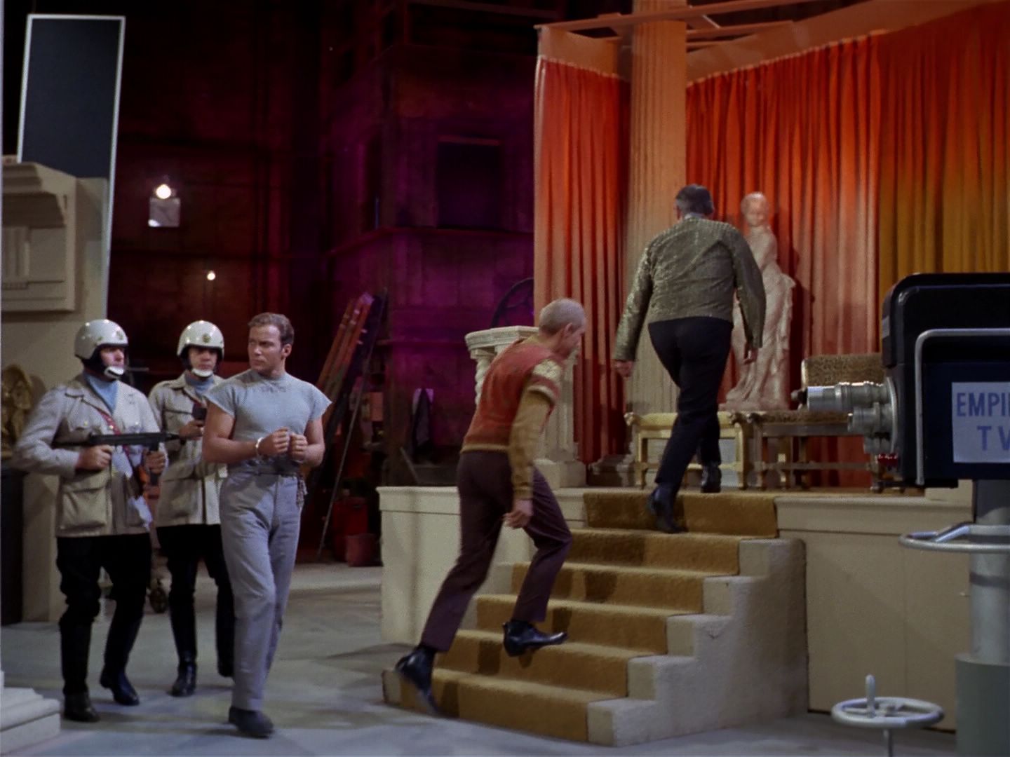 ariane179254_StarTrek_2x25_BreadAndCircuses_1998.jpg