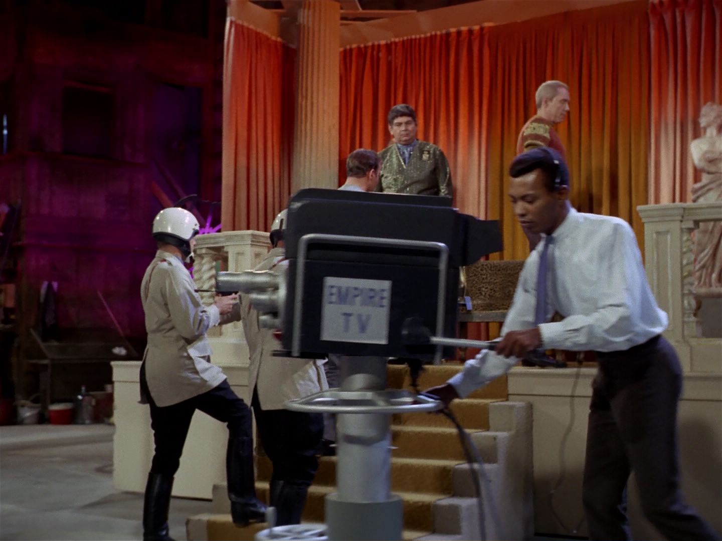 ariane179254_StarTrek_2x25_BreadAndCircuses_2001.jpg