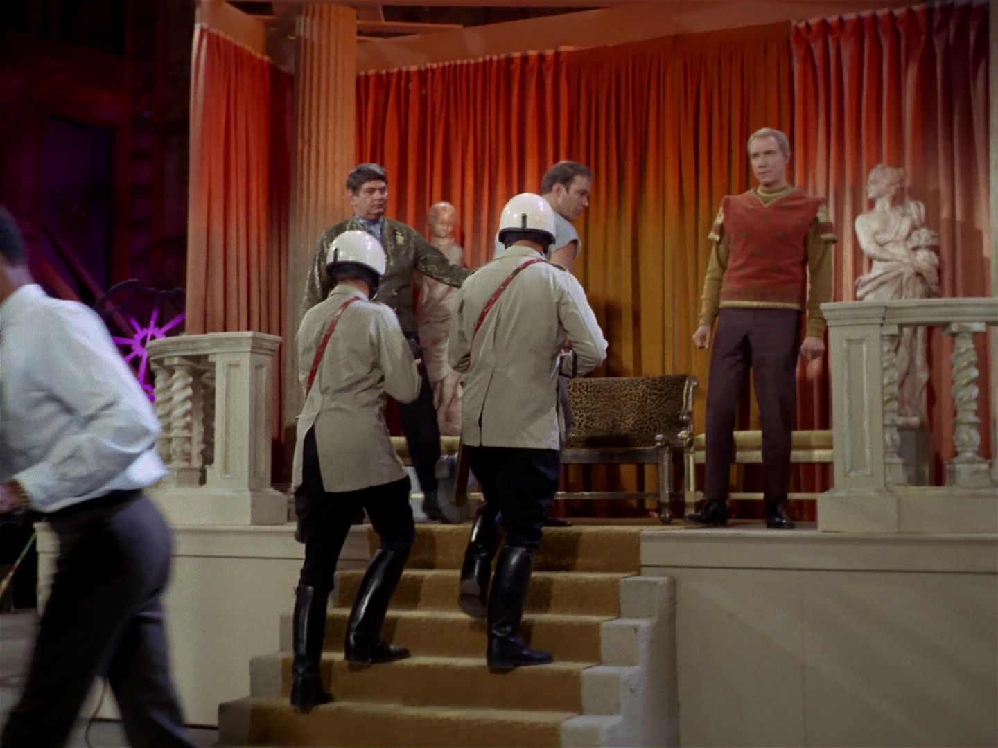 ariane179254_StarTrek_2x25_BreadAndCircuses_2003.jpg