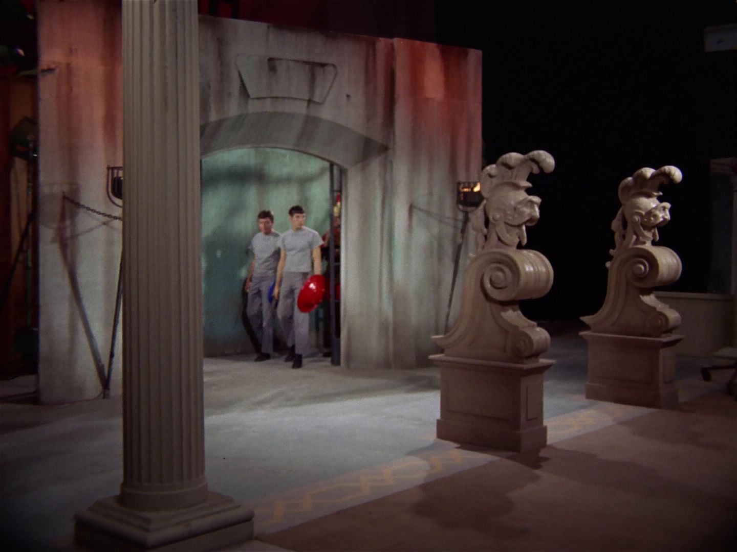 ariane179254_StarTrek_2x25_BreadAndCircuses_2019.jpg