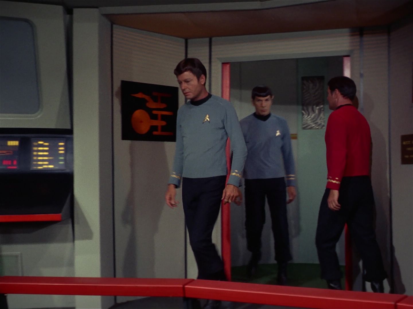 ariane179254_StarTrek_2x25_BreadAndCircuses_3126.jpg