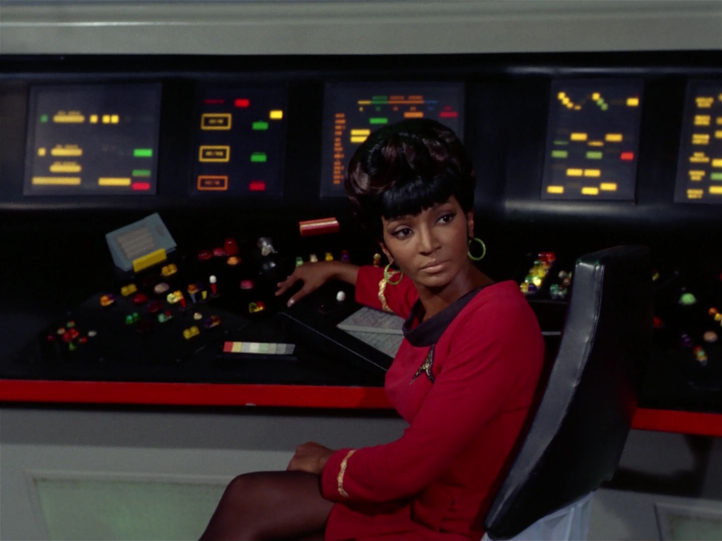 ariane179254_StarTrek_2x25_BreadAndCircuses_3147.jpg