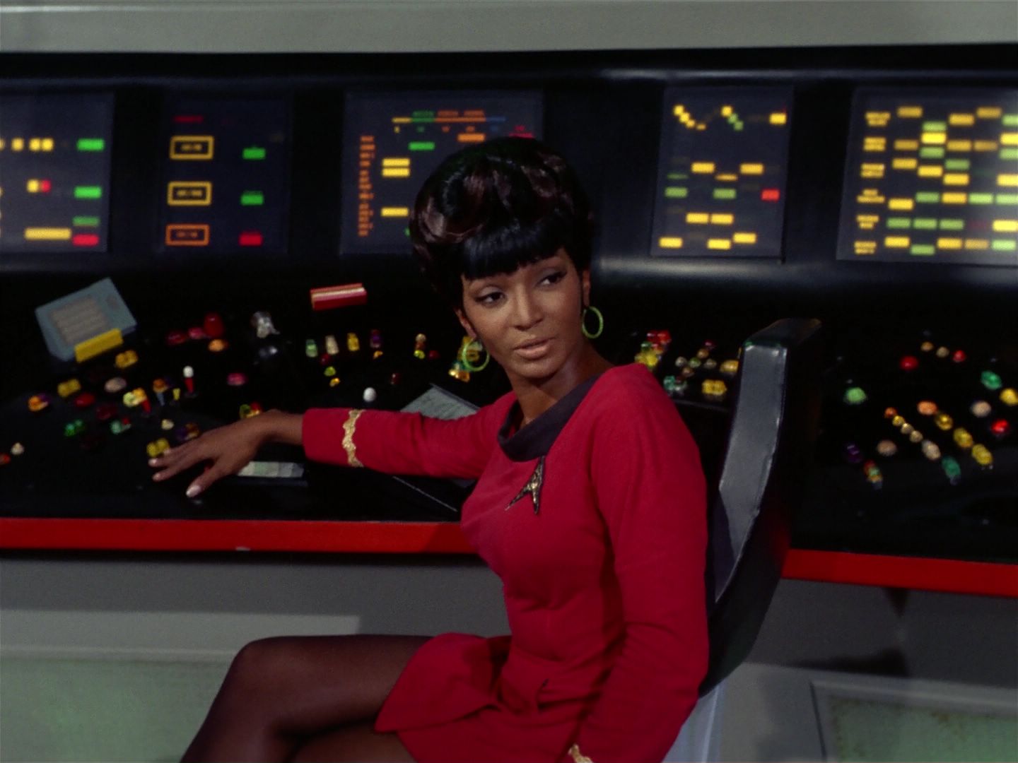 ariane179254_StarTrek_2x25_BreadAndCircuses_3154.jpg