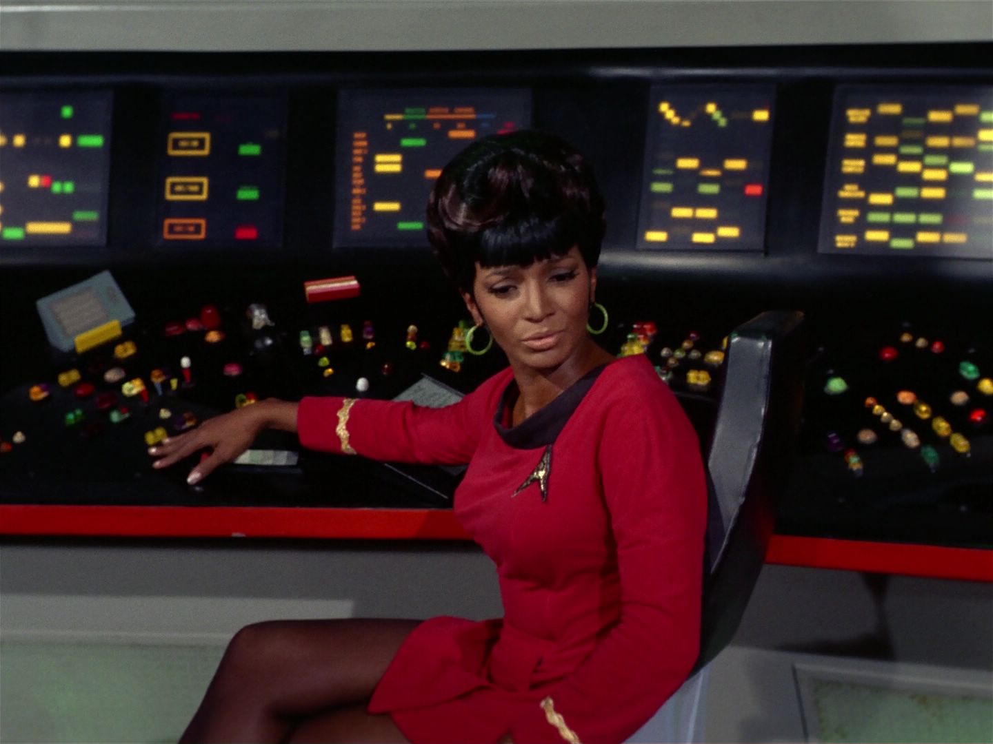 ariane179254_StarTrek_2x25_BreadAndCircuses_3163.jpg