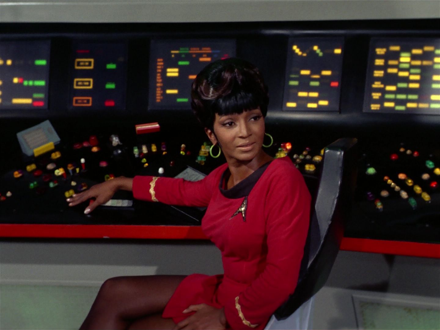 ariane179254_StarTrek_2x25_BreadAndCircuses_3171.jpg