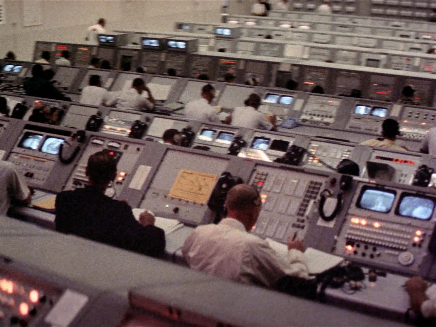 ariane179254_StarTrek_2x26_AssignmentEarth_2237.jpg