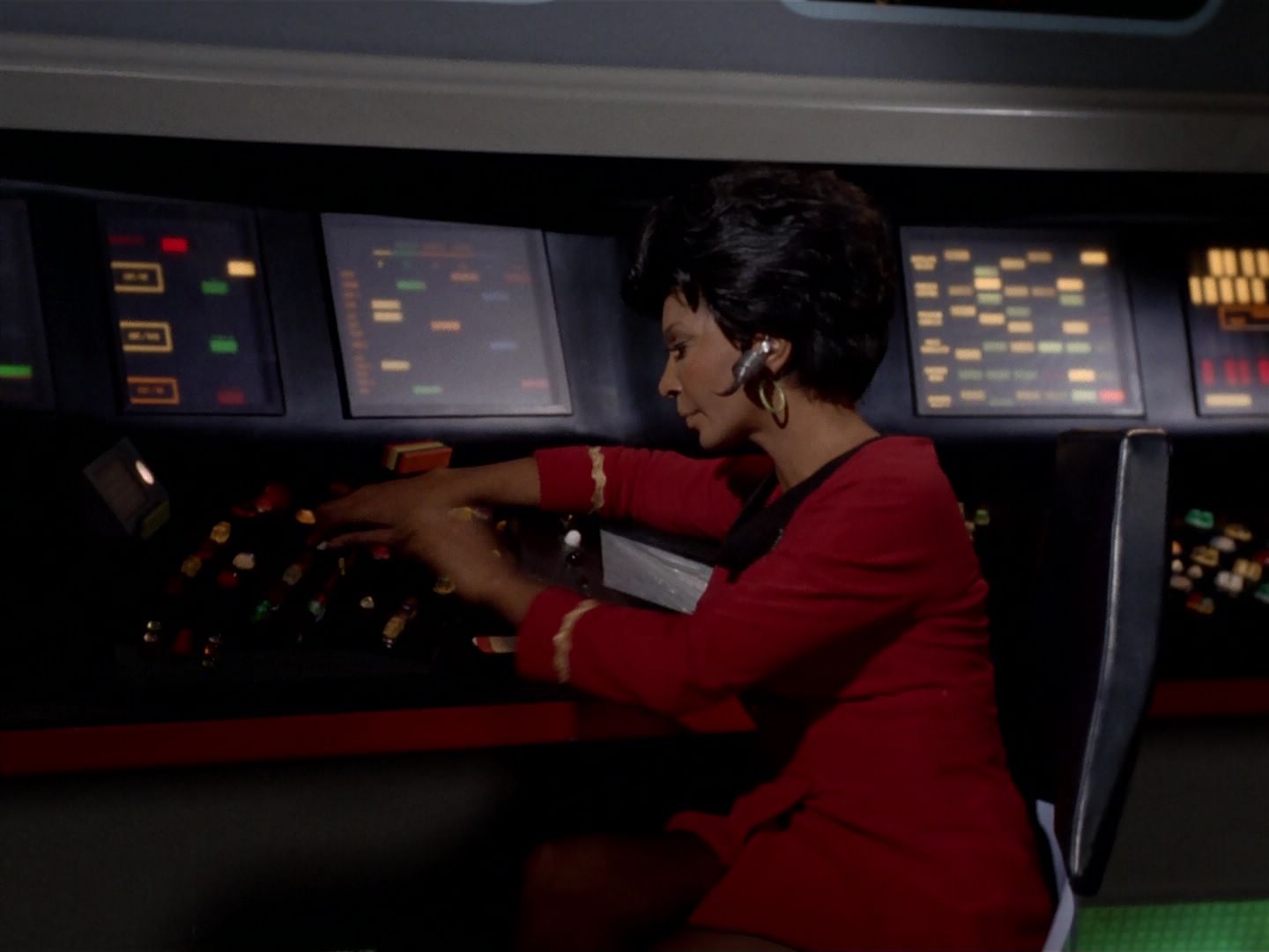 ariane179254_StarTrek_2x26_AssignmentEarth_2746.jpg