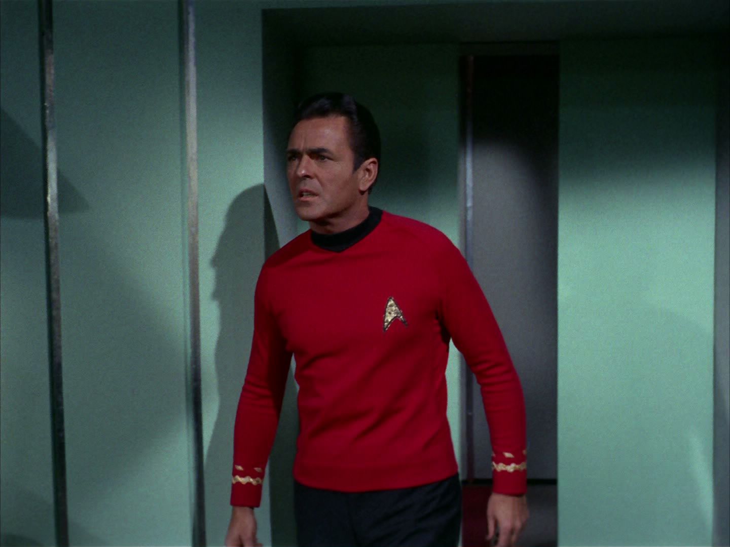 ariane179254_StarTrek_3x02_TheEnterpriseIncident_0904.jpg