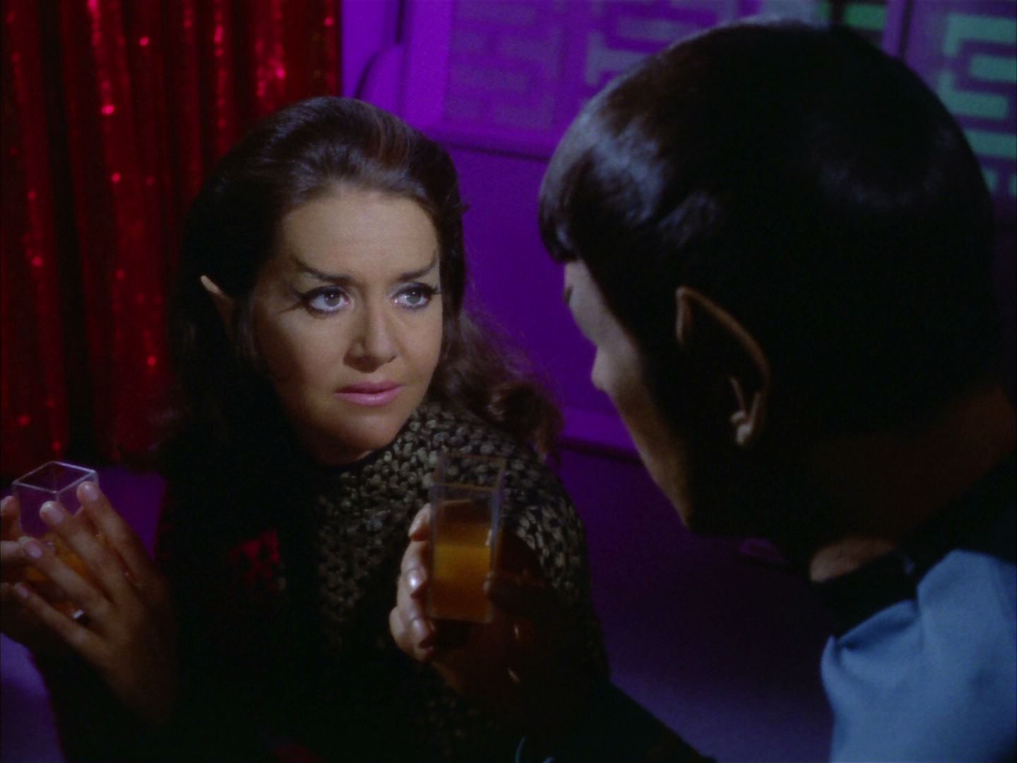 ariane179254_StarTrek_3x02_TheEnterpriseIncident_1006.jpg