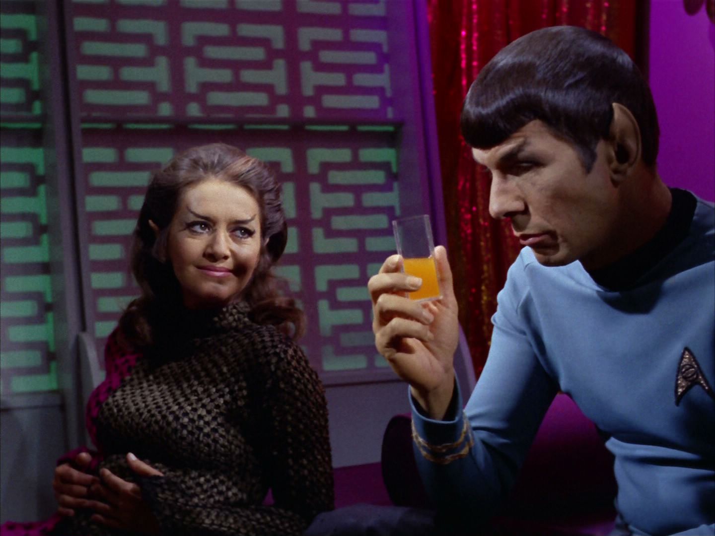 ariane179254_StarTrek_3x02_TheEnterpriseIncident_1035.jpg