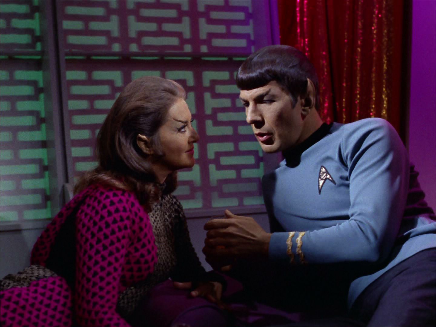 ariane179254_StarTrek_3x02_TheEnterpriseIncident_1095.jpg