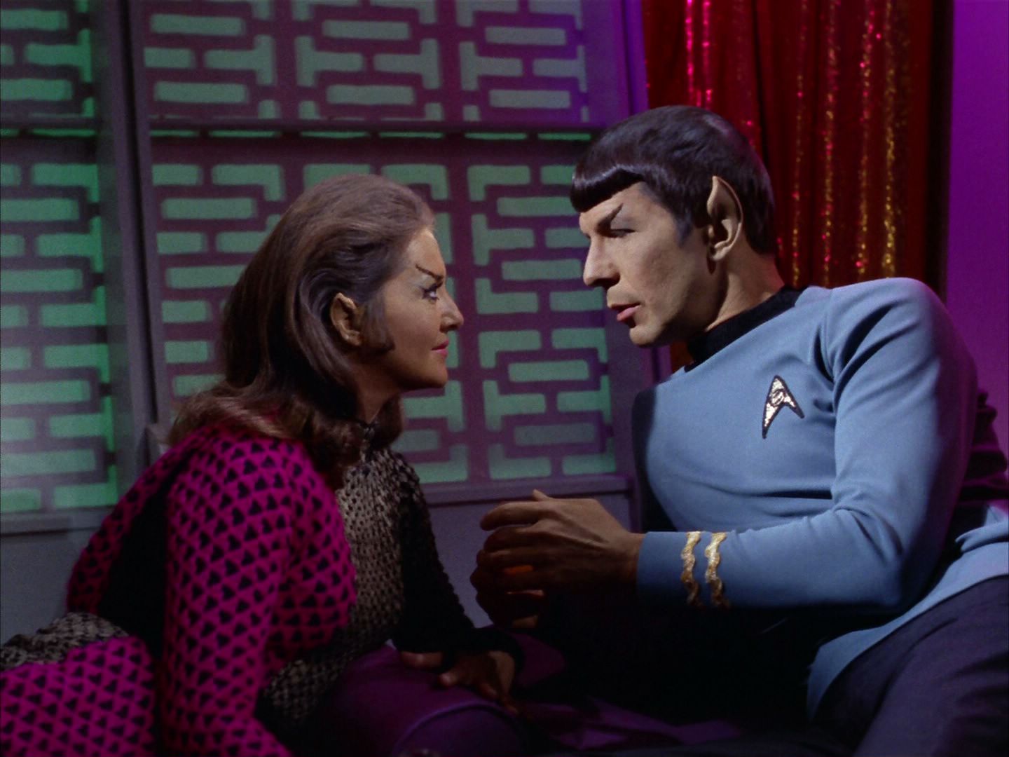 ariane179254_StarTrek_3x02_TheEnterpriseIncident_1096.jpg