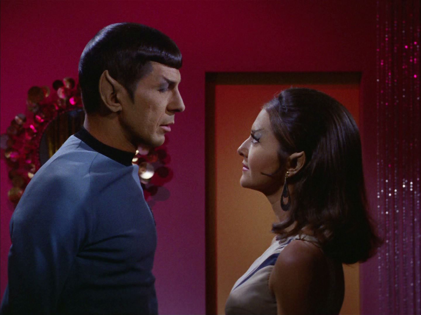 ariane179254_StarTrek_3x02_TheEnterpriseIncident_1150.jpg