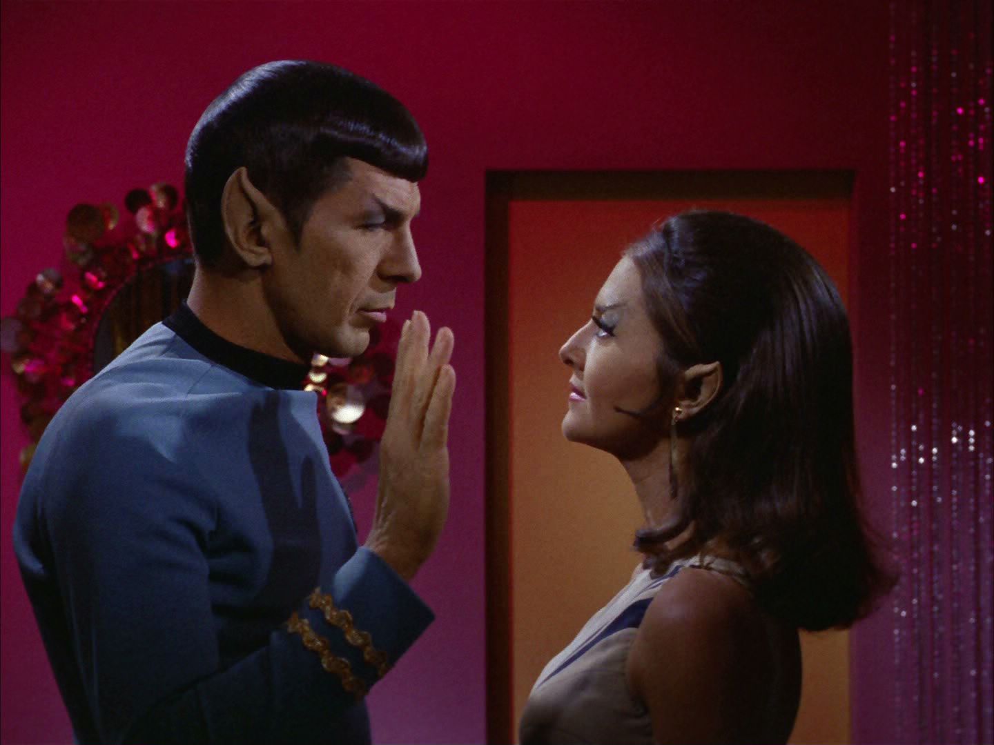 ariane179254_StarTrek_3x02_TheEnterpriseIncident_1152.jpg