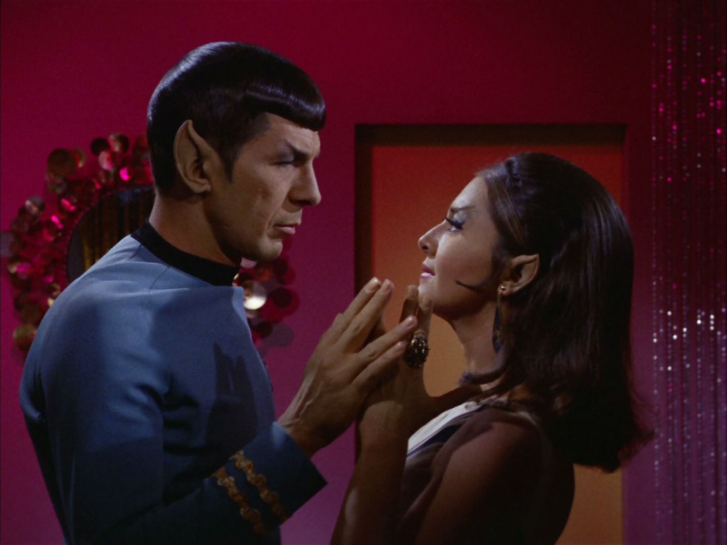ariane179254_StarTrek_3x02_TheEnterpriseIncident_1156.jpg