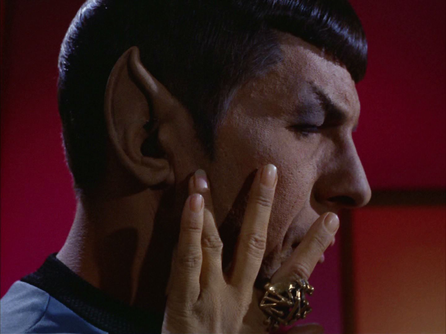 ariane179254_StarTrek_3x02_TheEnterpriseIncident_1170.jpg