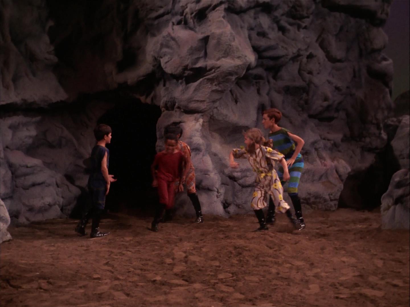 ariane179254_StarTrek_3x04_AndTheChildrenShallLead_0322.jpg