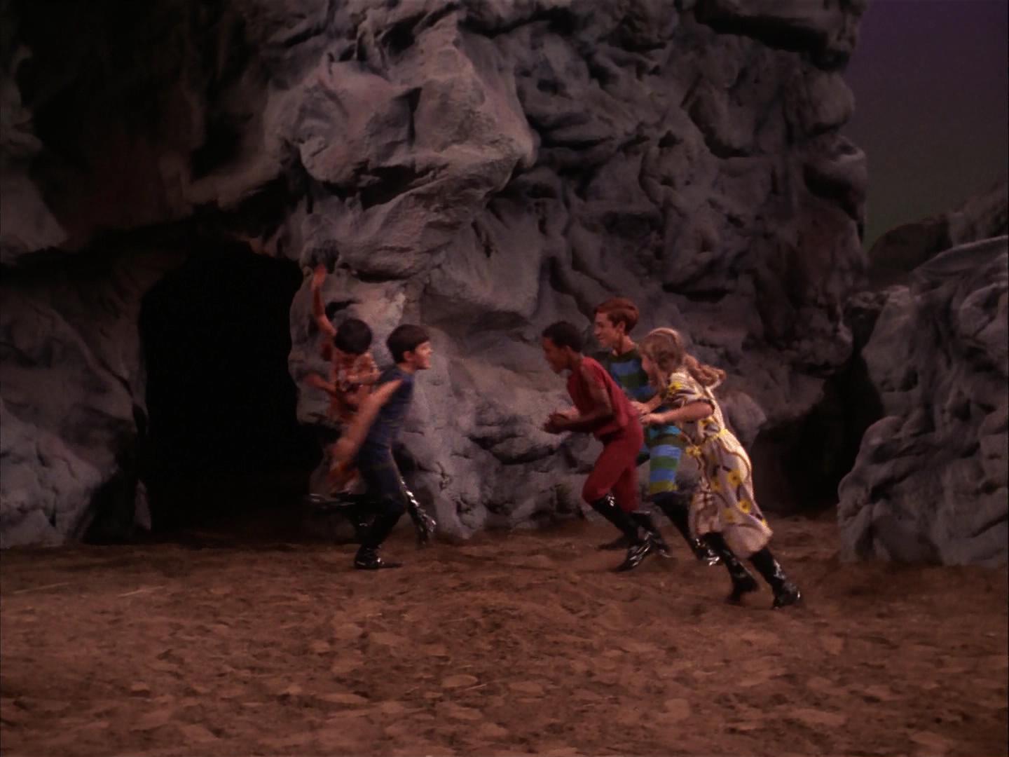 ariane179254_StarTrek_3x04_AndTheChildrenShallLead_0323.jpg