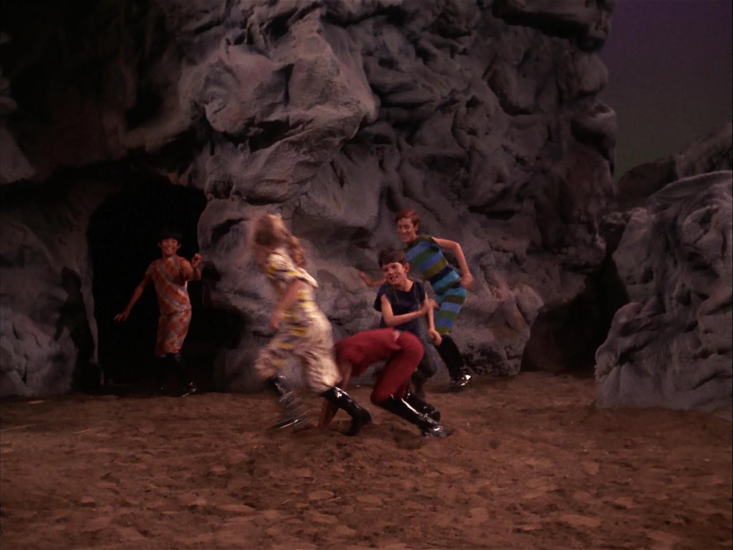 ariane179254_StarTrek_3x04_AndTheChildrenShallLead_0324.jpg