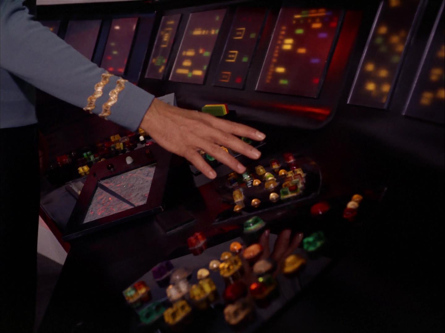ariane179254_StarTrek_3x04_AndTheChildrenShallLead_2317.jpg
