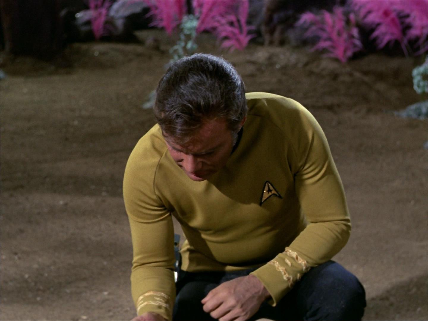 ariane179254_StarTrek_3x07_DayOfTheDove_0063.jpg