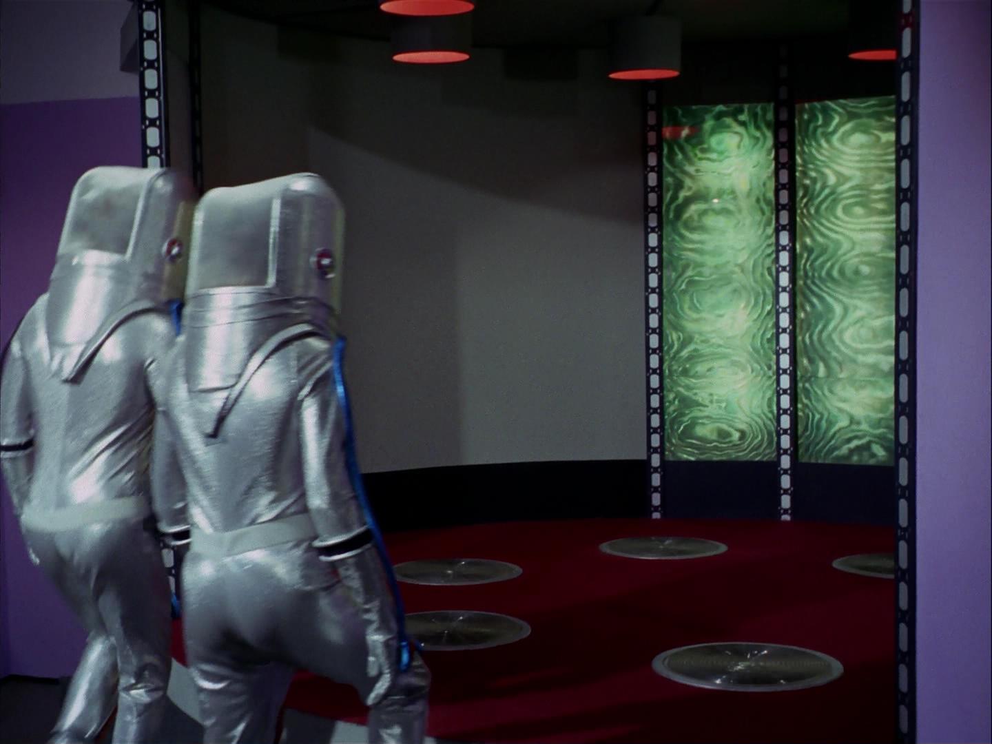 ariane179254_StarTrek_3x09_TheTholianWeb_0176.jpg