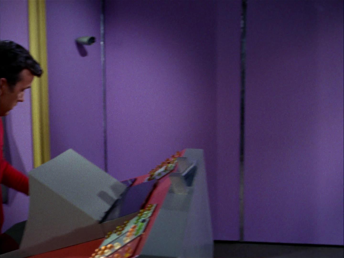 ariane179254_StarTrek_3x09_TheTholianWeb_0183.jpg