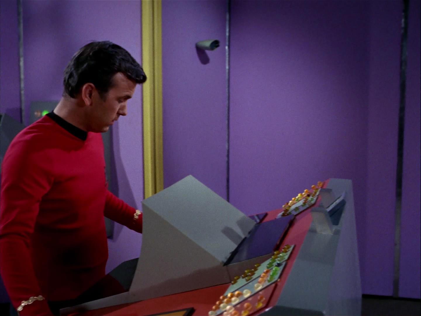 ariane179254_StarTrek_3x09_TheTholianWeb_0184.jpg