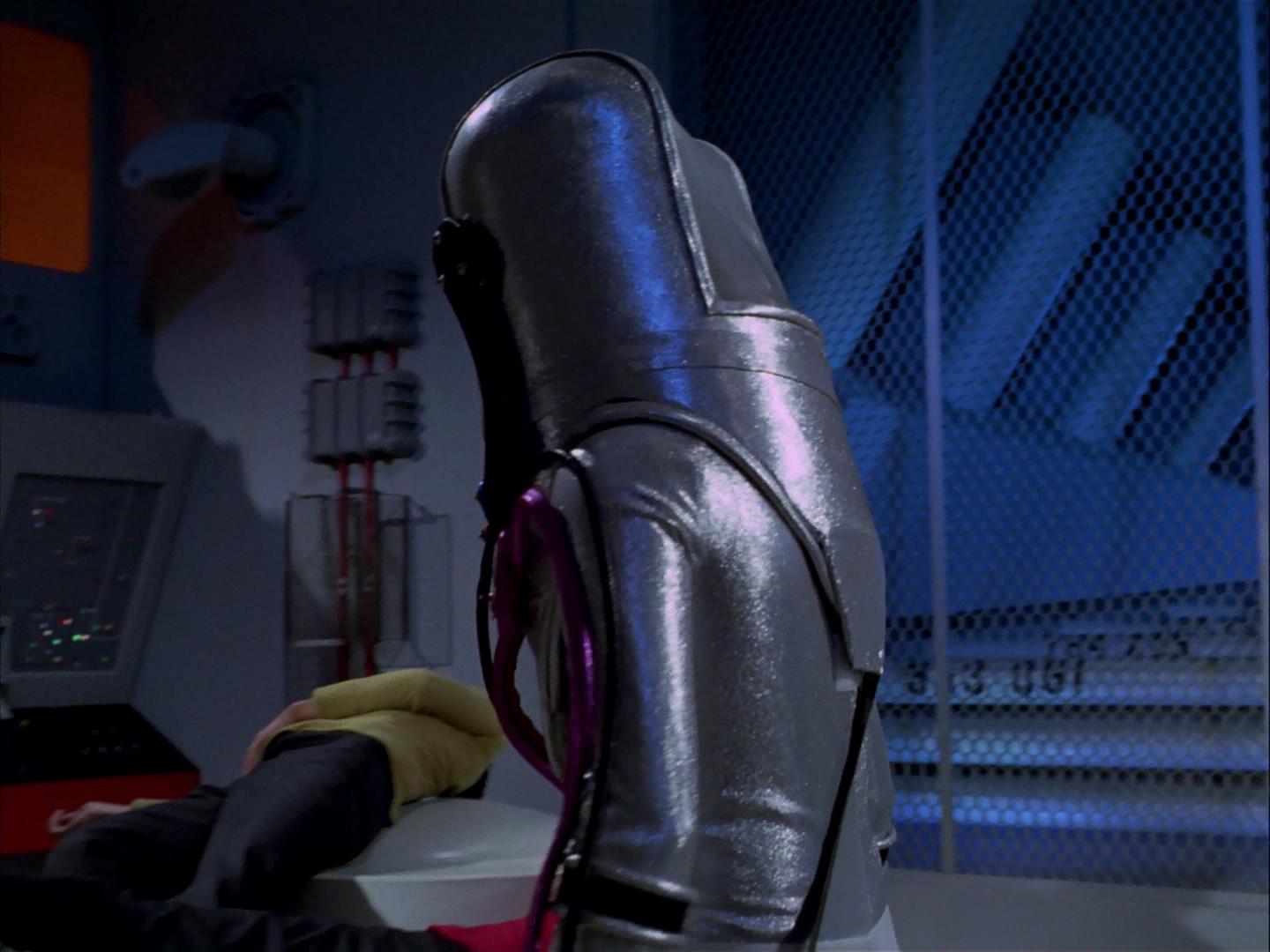 ariane179254_StarTrek_3x09_TheTholianWeb_0542.jpg