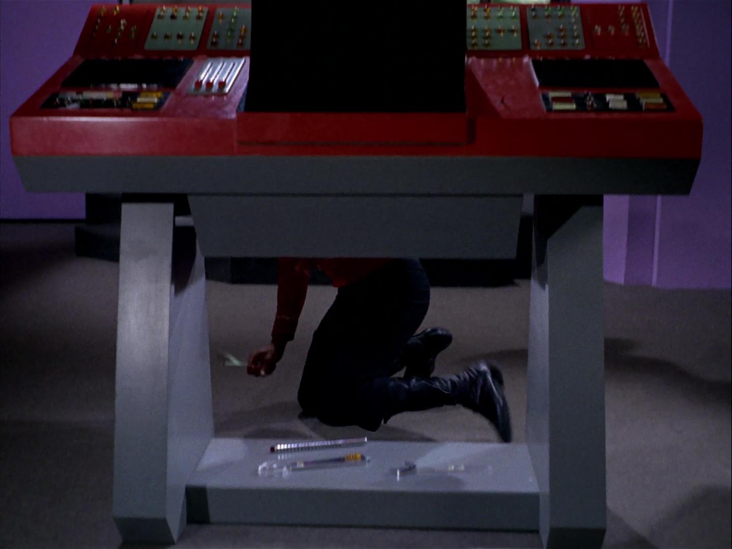 ariane179254_StarTrek_3x09_TheTholianWeb_0652.jpg
