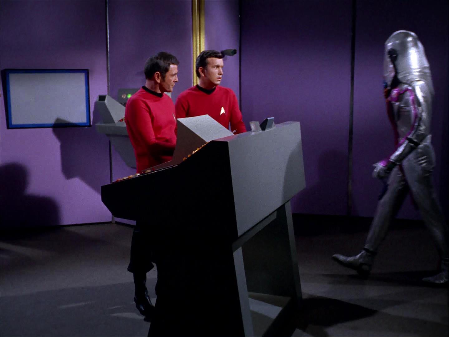 ariane179254_StarTrek_3x09_TheTholianWeb_0795.jpg