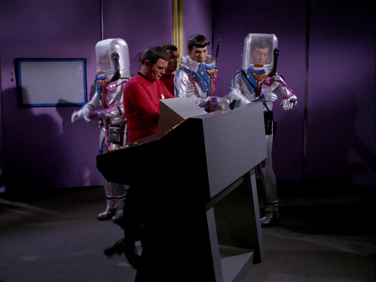 ariane179254_StarTrek_3x09_TheTholianWeb_0801.jpg