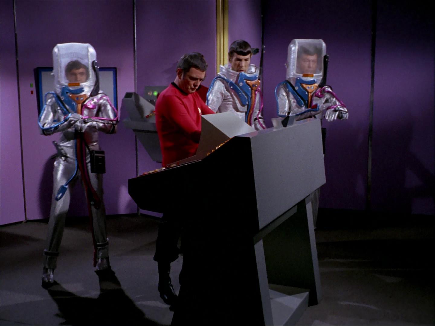 ariane179254_StarTrek_3x09_TheTholianWeb_0802.jpg