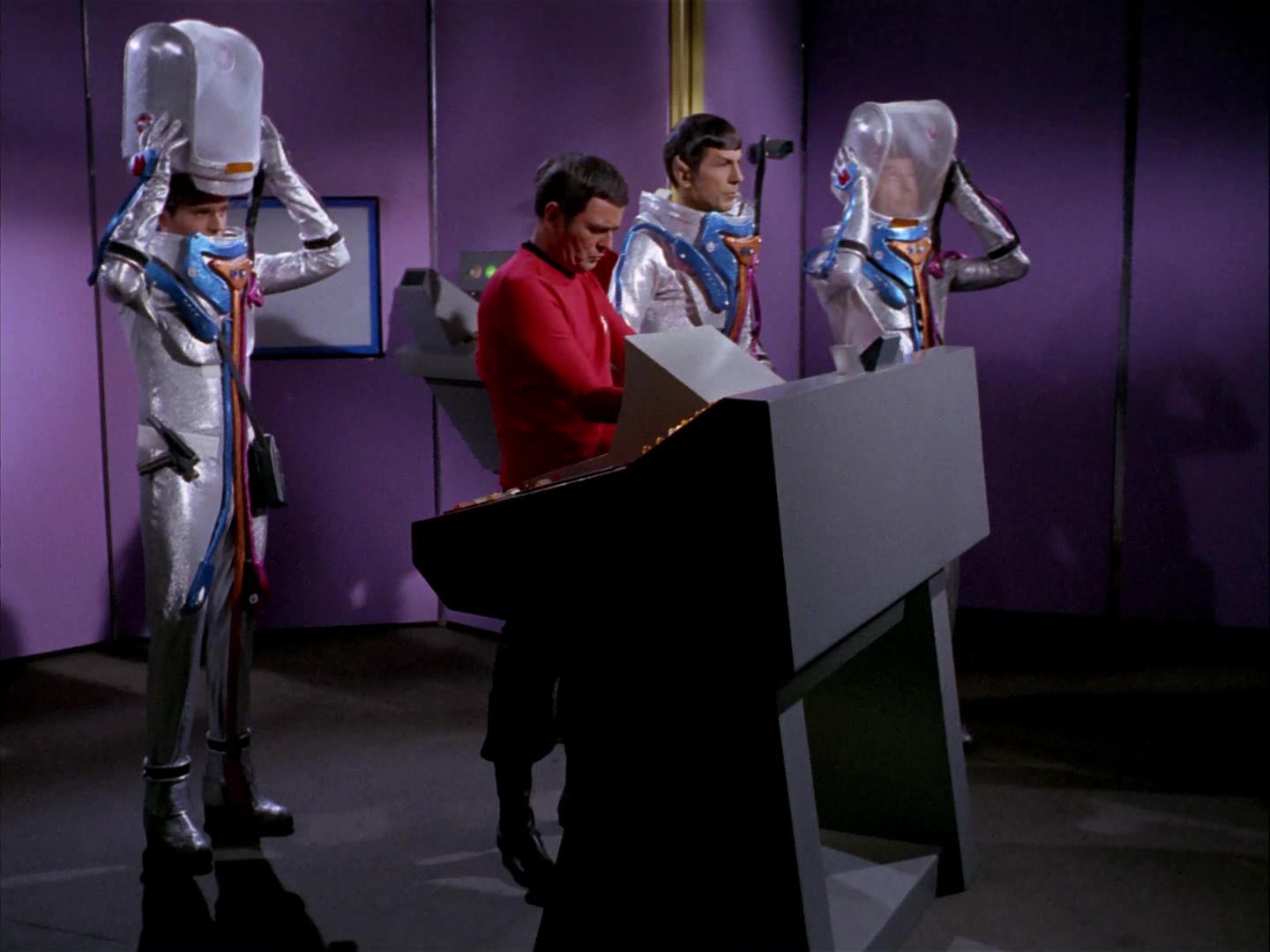 ariane179254_StarTrek_3x09_TheTholianWeb_0804.jpg