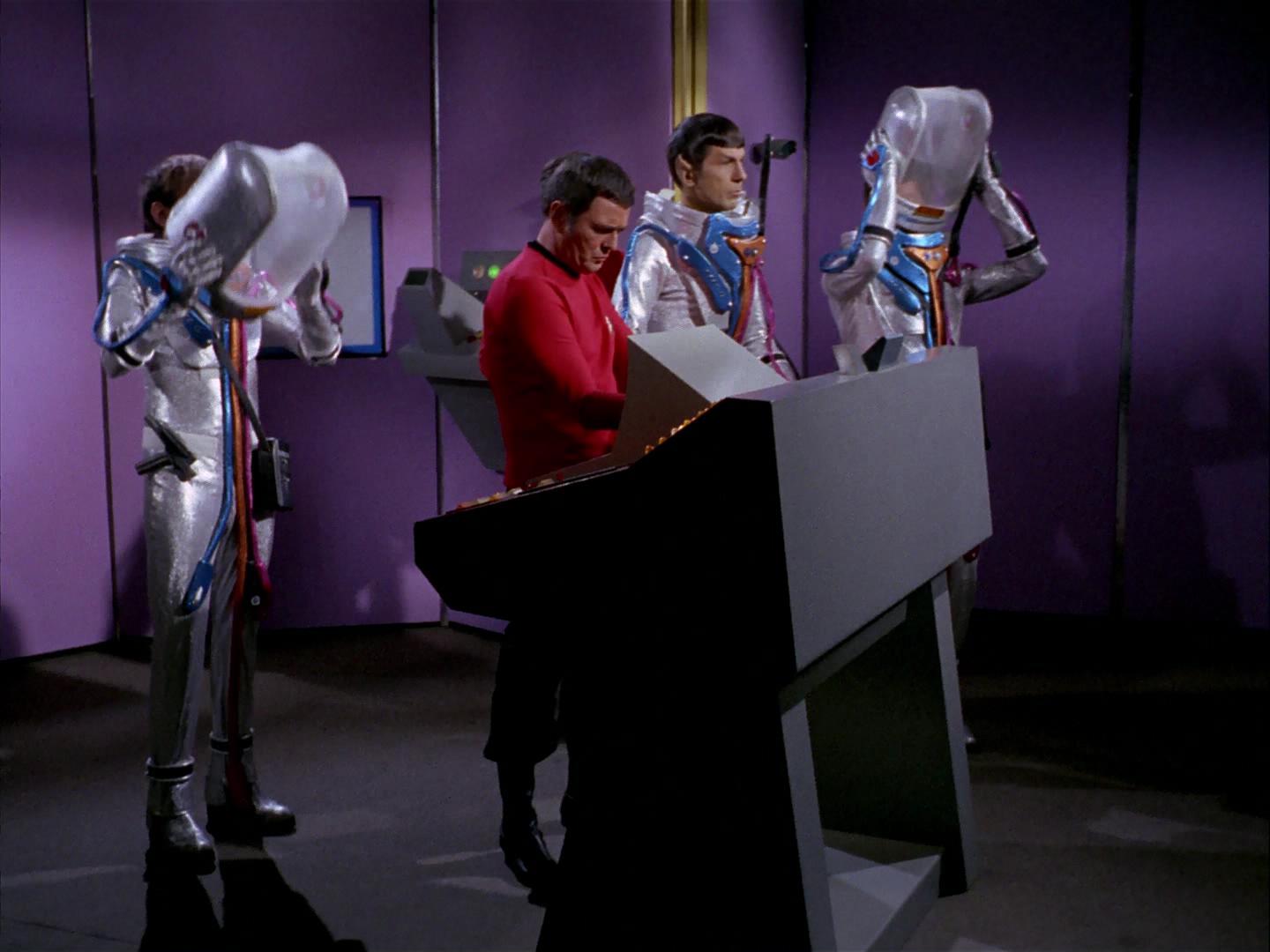 ariane179254_StarTrek_3x09_TheTholianWeb_0805.jpg