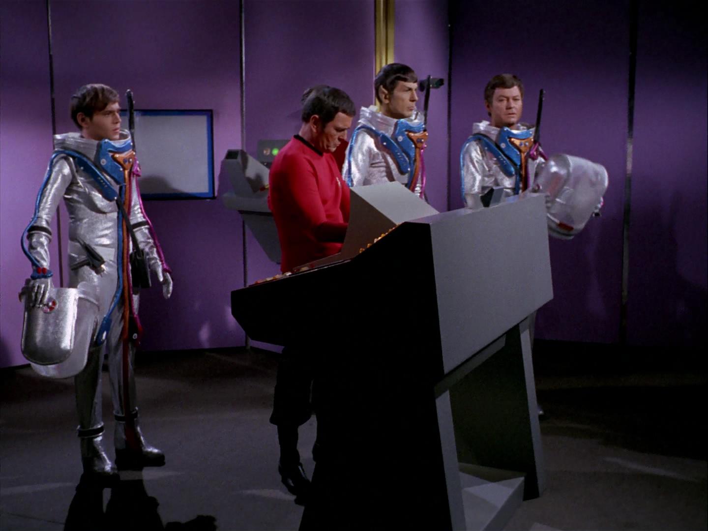 ariane179254_StarTrek_3x09_TheTholianWeb_0807.jpg