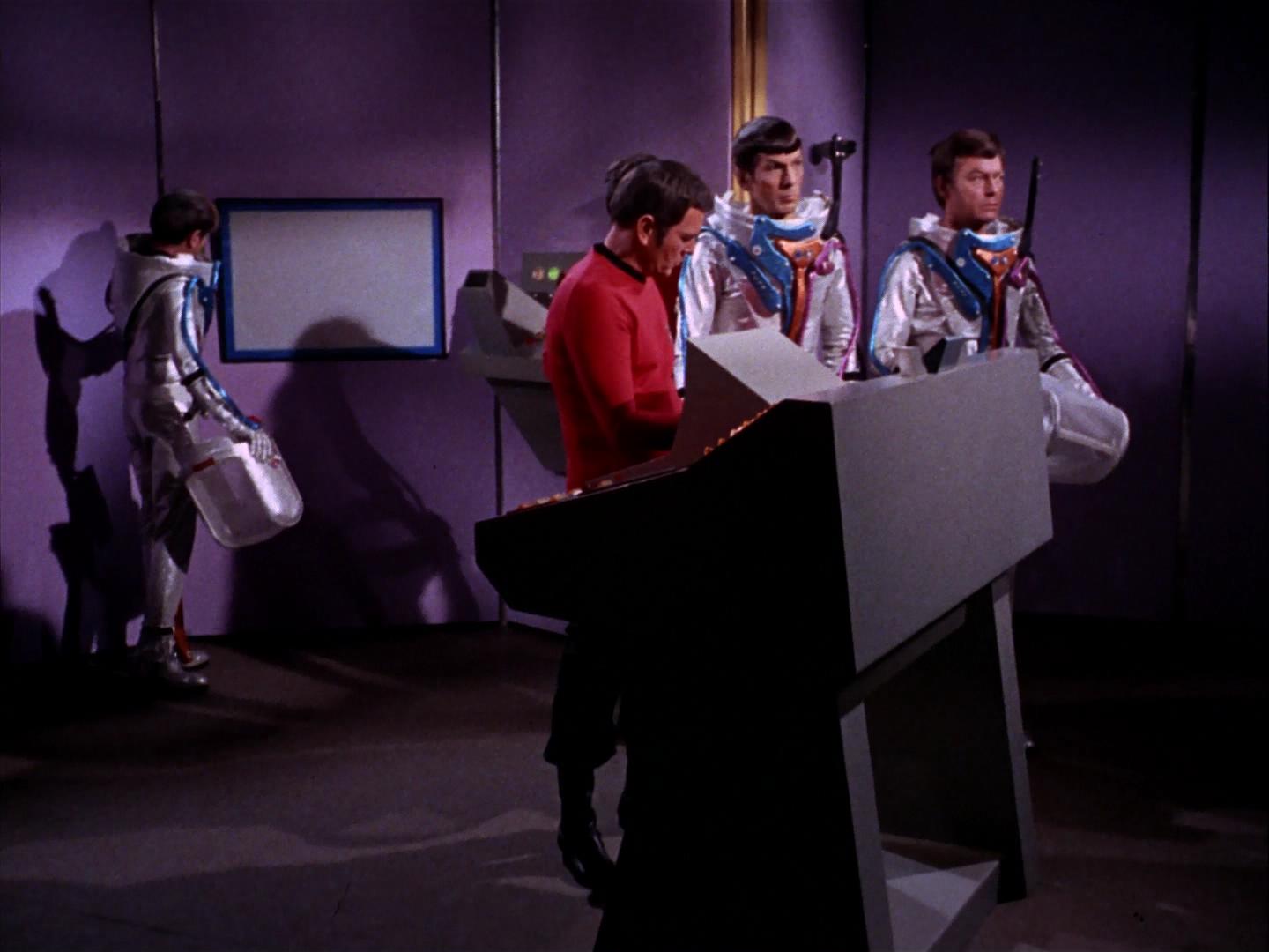ariane179254_StarTrek_3x09_TheTholianWeb_0822.jpg