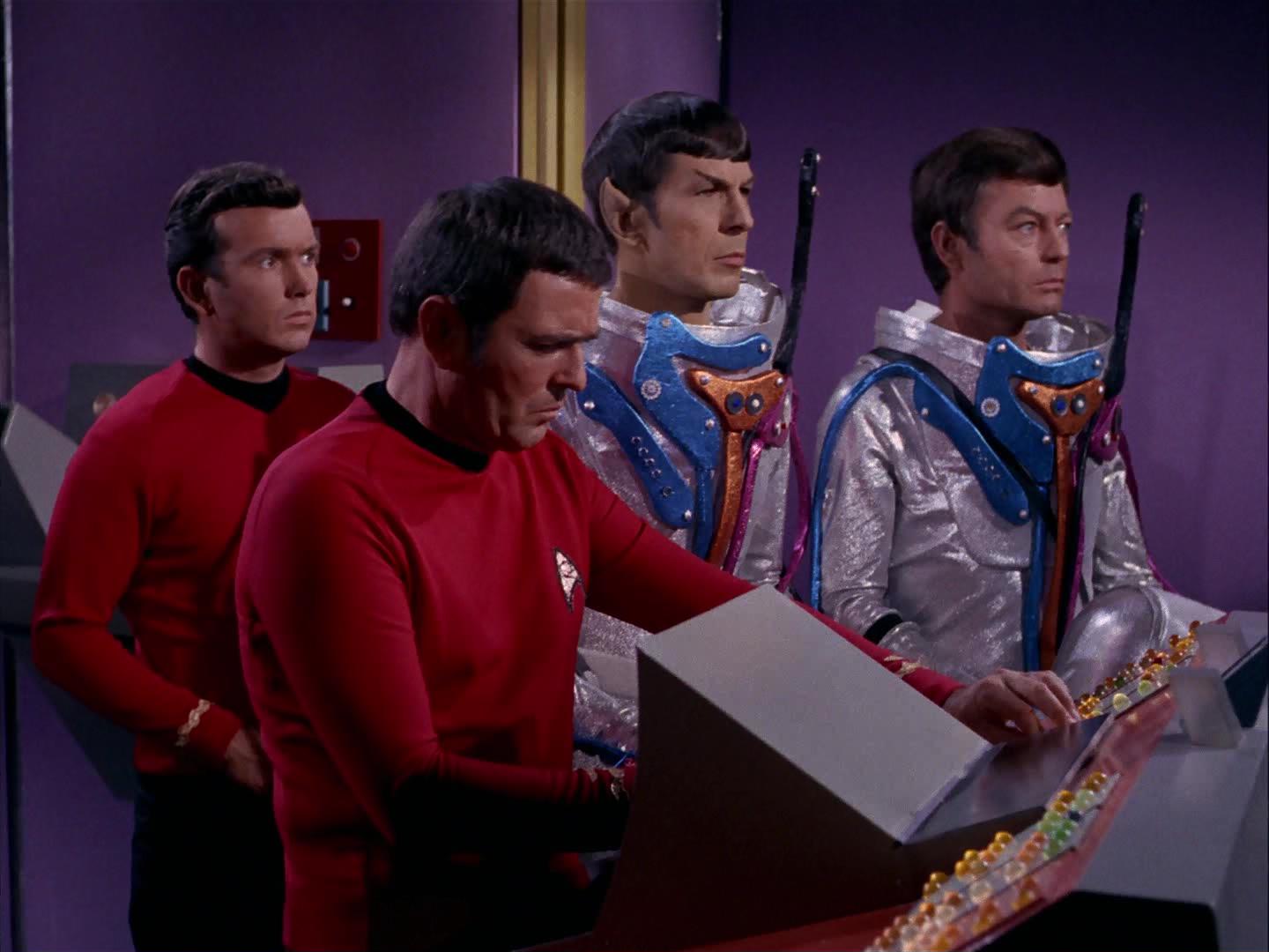 ariane179254_StarTrek_3x09_TheTholianWeb_0824.jpg